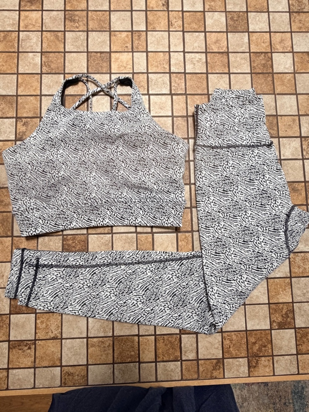 Buff Bunny - Black & White Women's Active sports bra and Legging Set